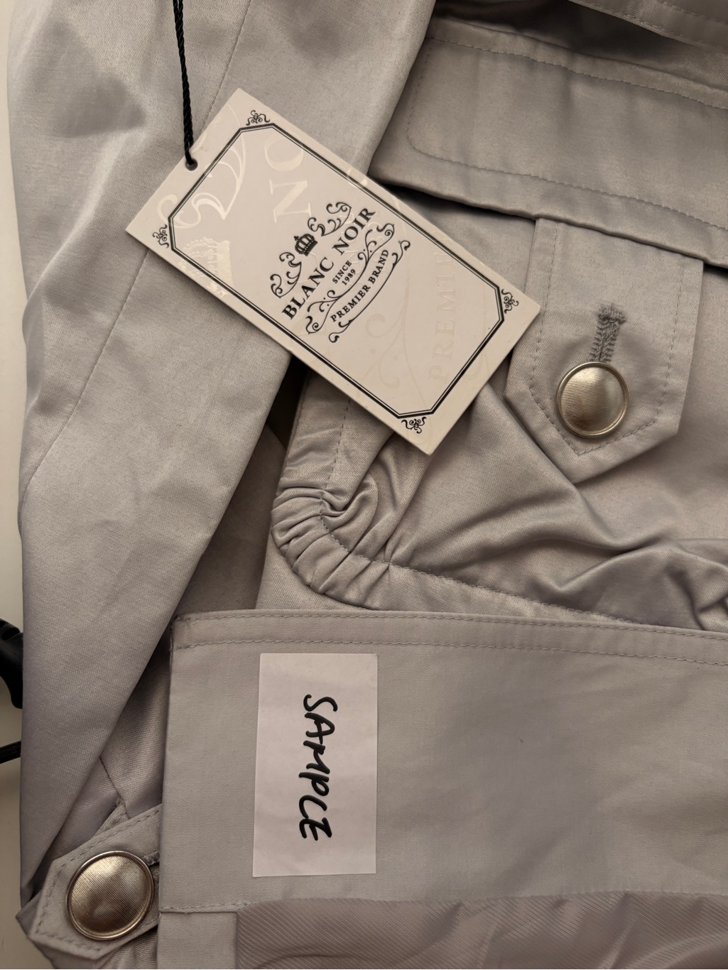 Blanc Noir Sample Trench